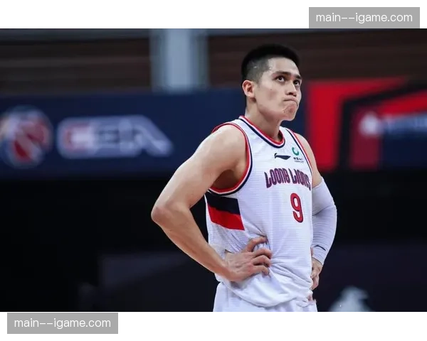 龙狮俱乐部为队内老将陈盈骏举办简短的里程碑出场数纪念仪式。 龙狮俱乐部为队内老将陈盈骏举办简短的里程碑出场数纪念仪式。