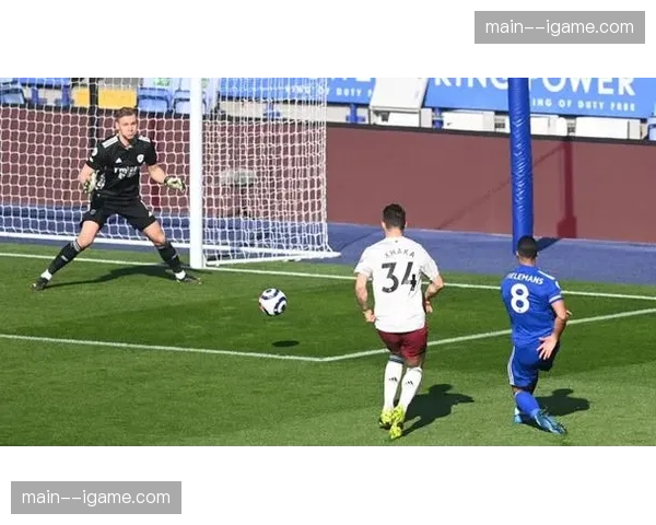 里昂客场暂1-0领先斯特拉斯堡，拉卡泽特点射破门