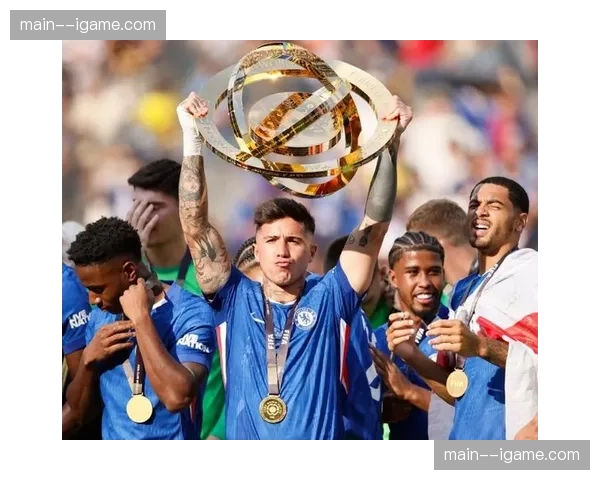 英超第33轮:切尔西2-2战平十人曼联,帕尔默点射梅开二度 英超第33轮:切尔西2-2战平十人曼联,帕尔默点射梅开二度